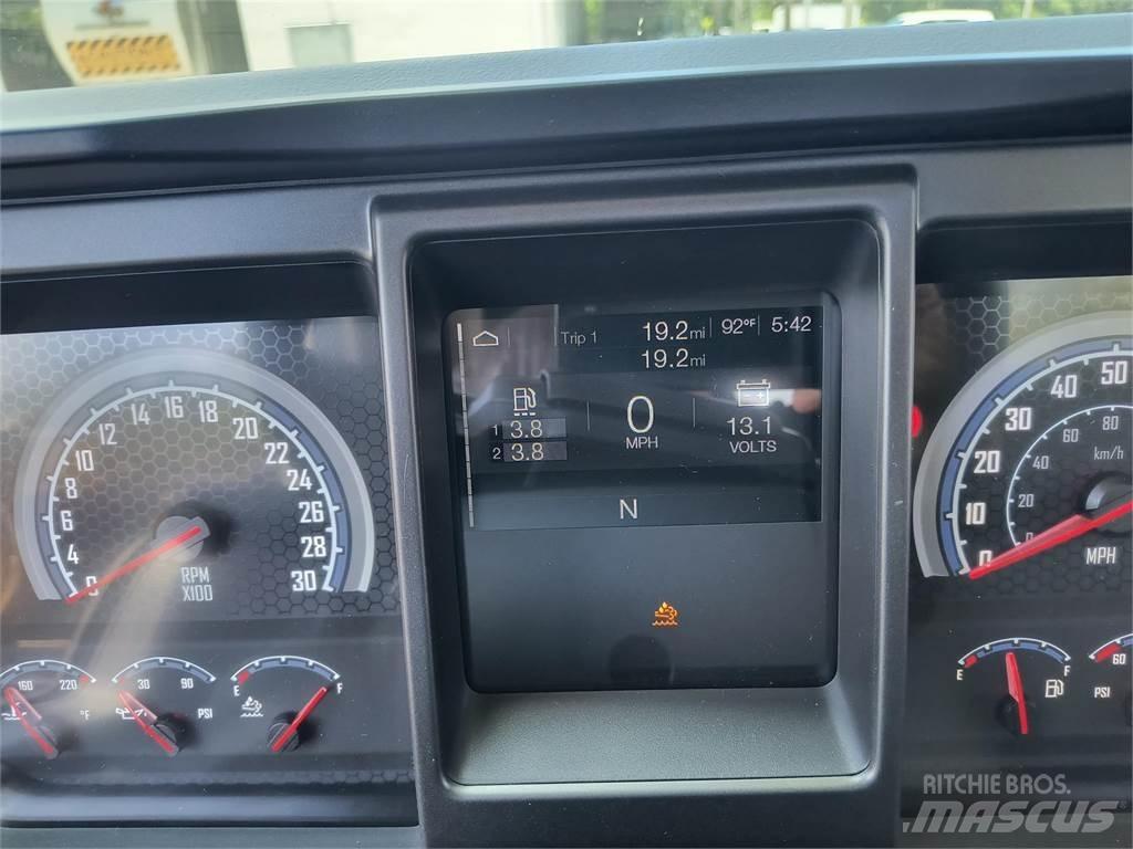 Mack MD7 42R Camion cabina sasiu