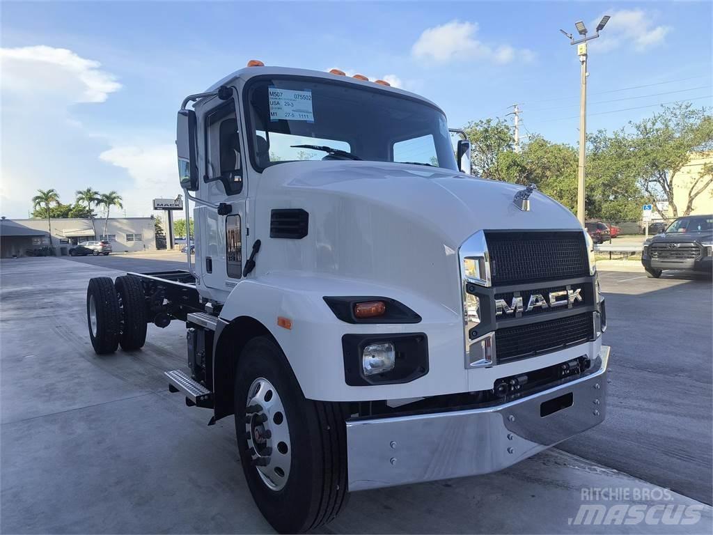 Mack MD7 42R Camion cabina sasiu
