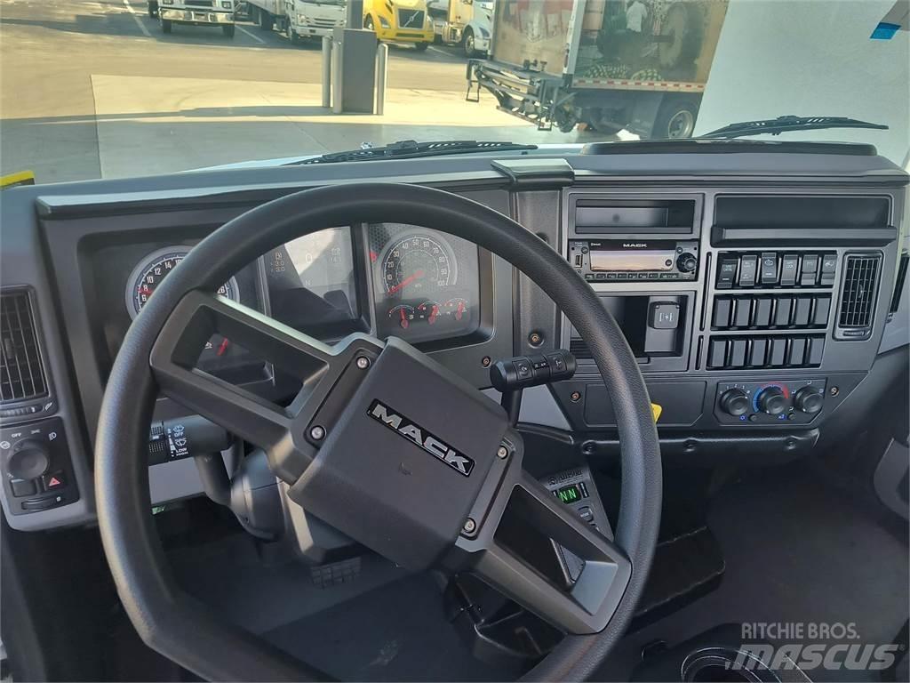 Mack MD7 42R Camion cabina sasiu