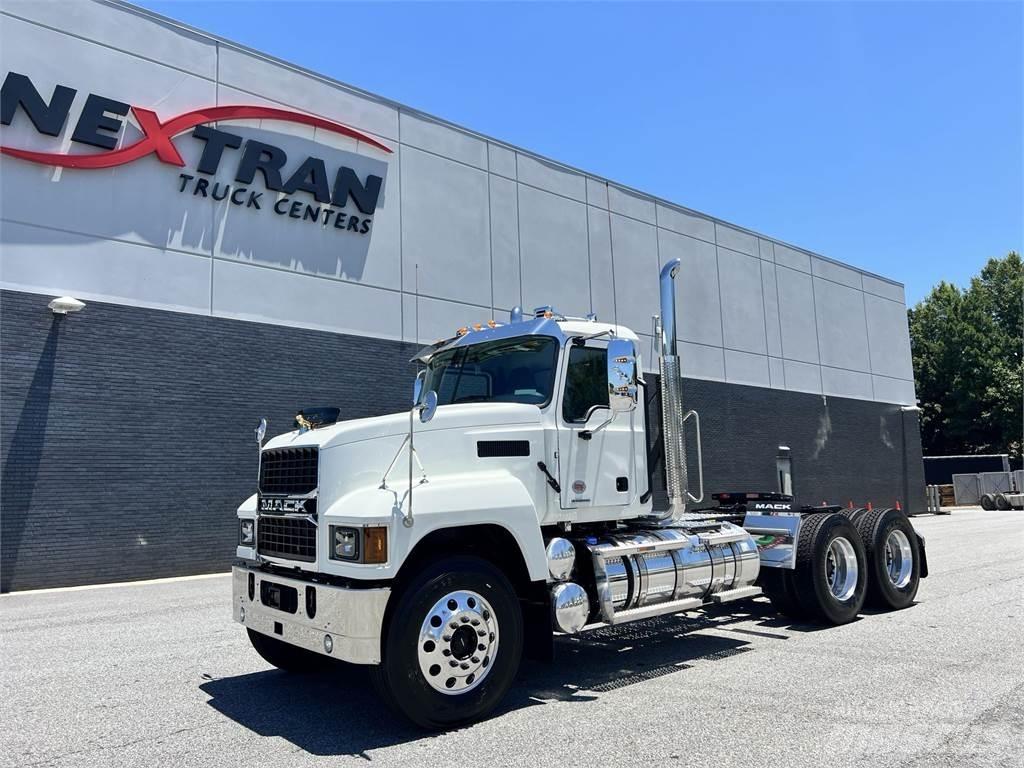 Mack PI64T Autotractoare
