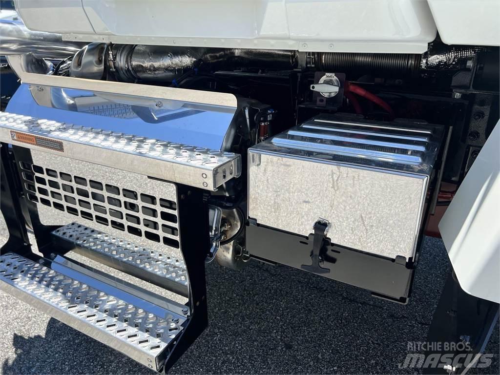 Mack PI64T Autotractoare
