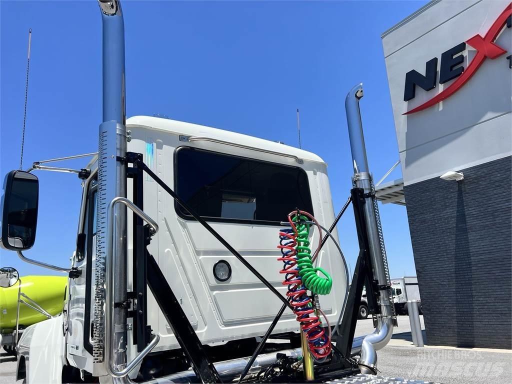 Mack PI64T Autotractoare