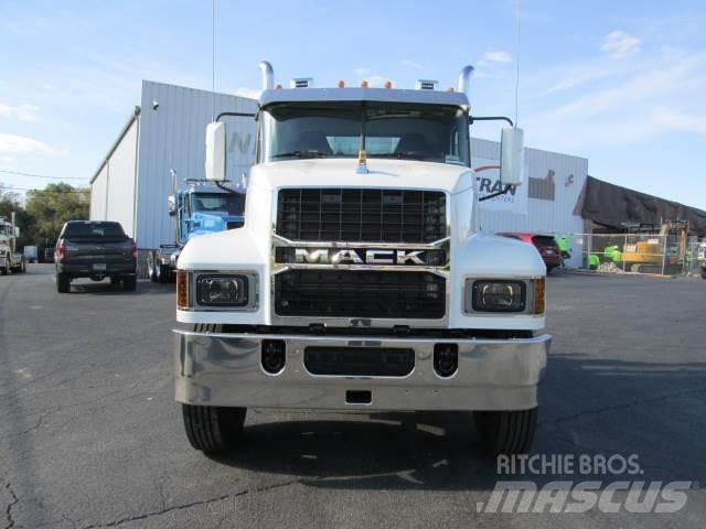 Mack PI64T Autotractoare