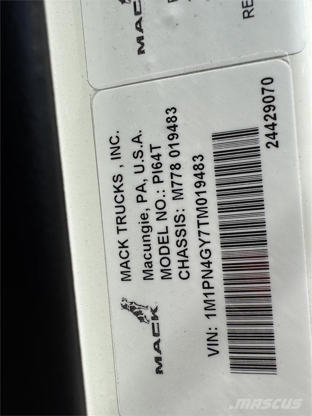 Mack PI64T Autotractoare