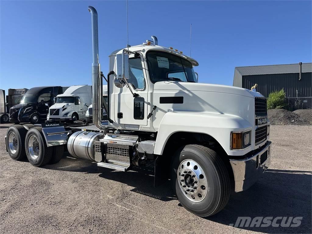Mack PI64T Autotractoare