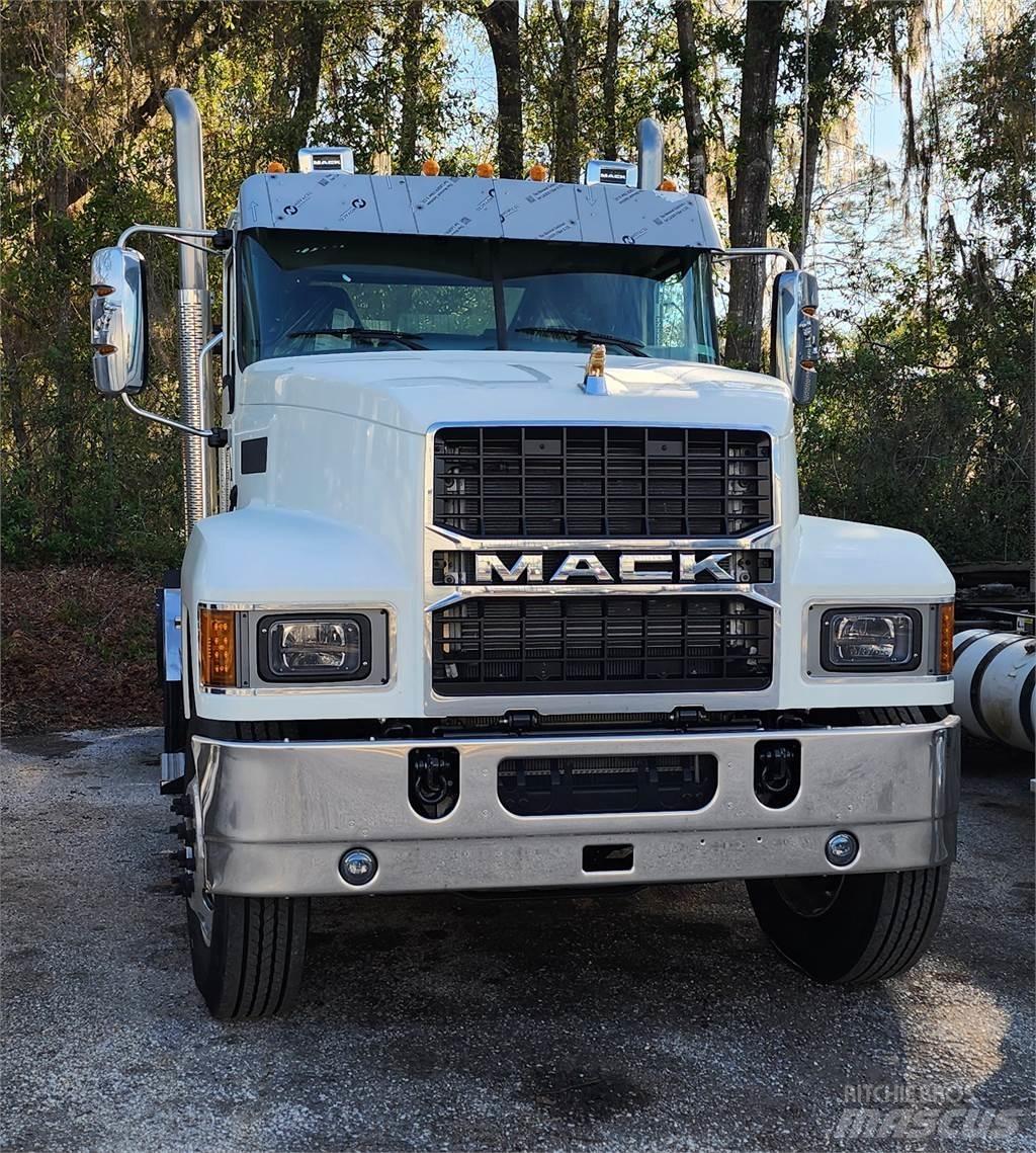 Mack PI64T Autotractoare