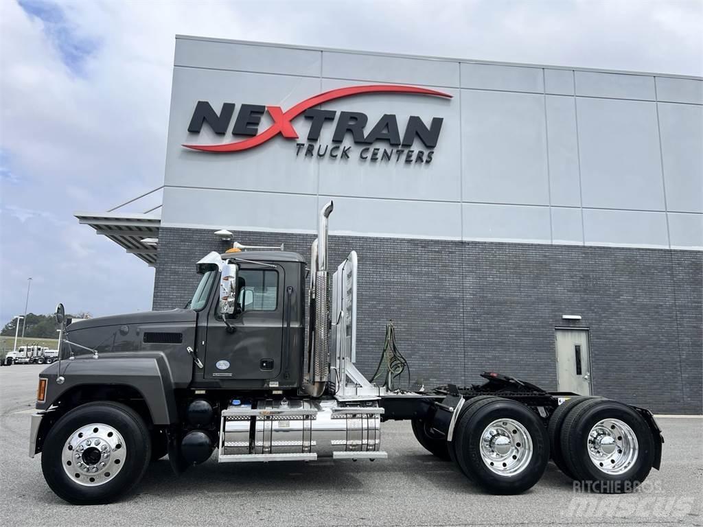 Mack PI64T Autotractoare