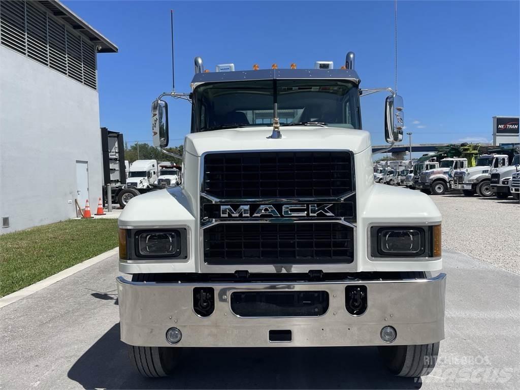 Mack PI64T Autotractoare