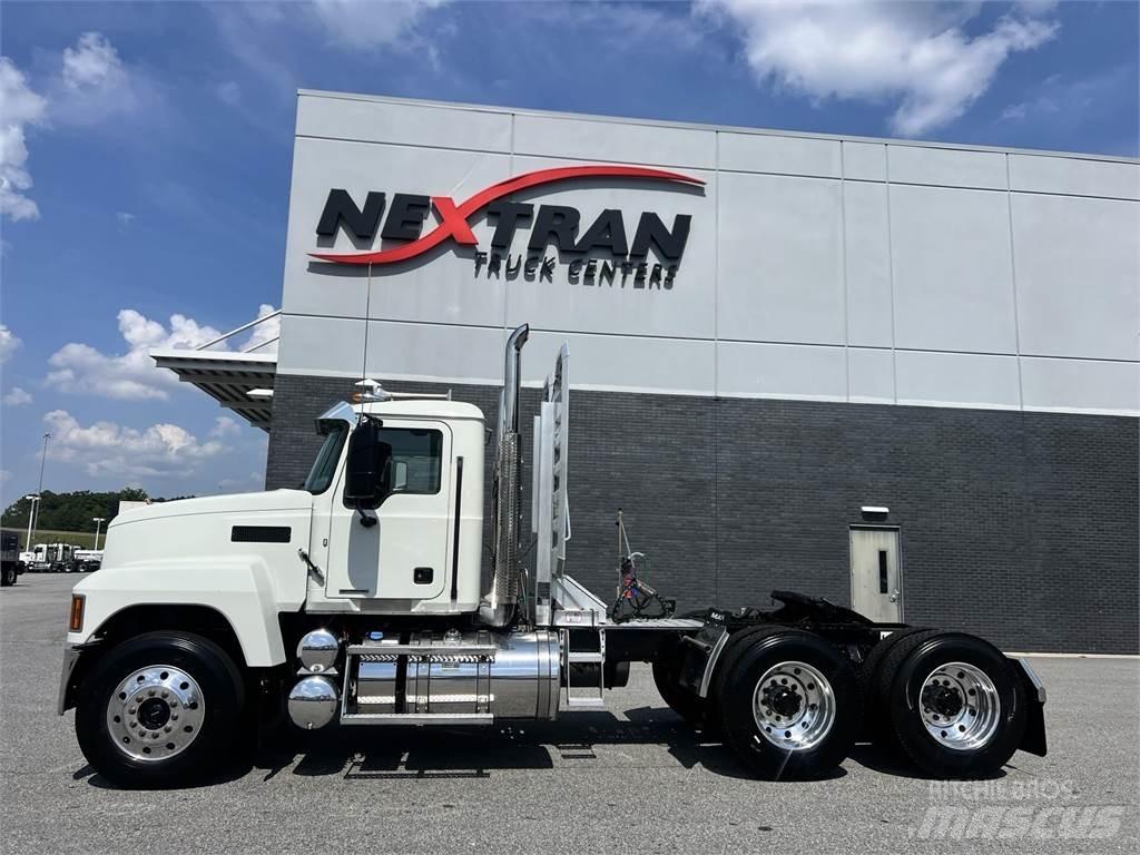 Mack PI64T Autotractoare