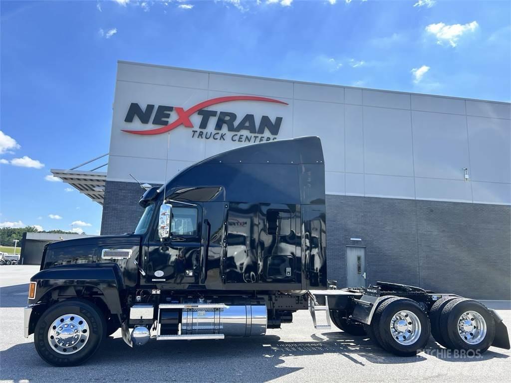 Mack PI64T Autotractoare