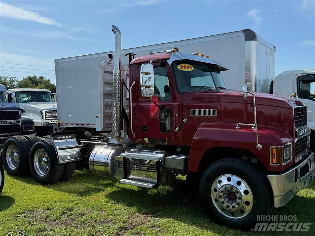 Mack PI64T Autotractoare