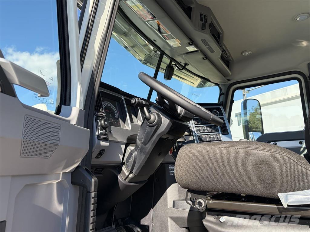 Mack PI64T Autotractoare