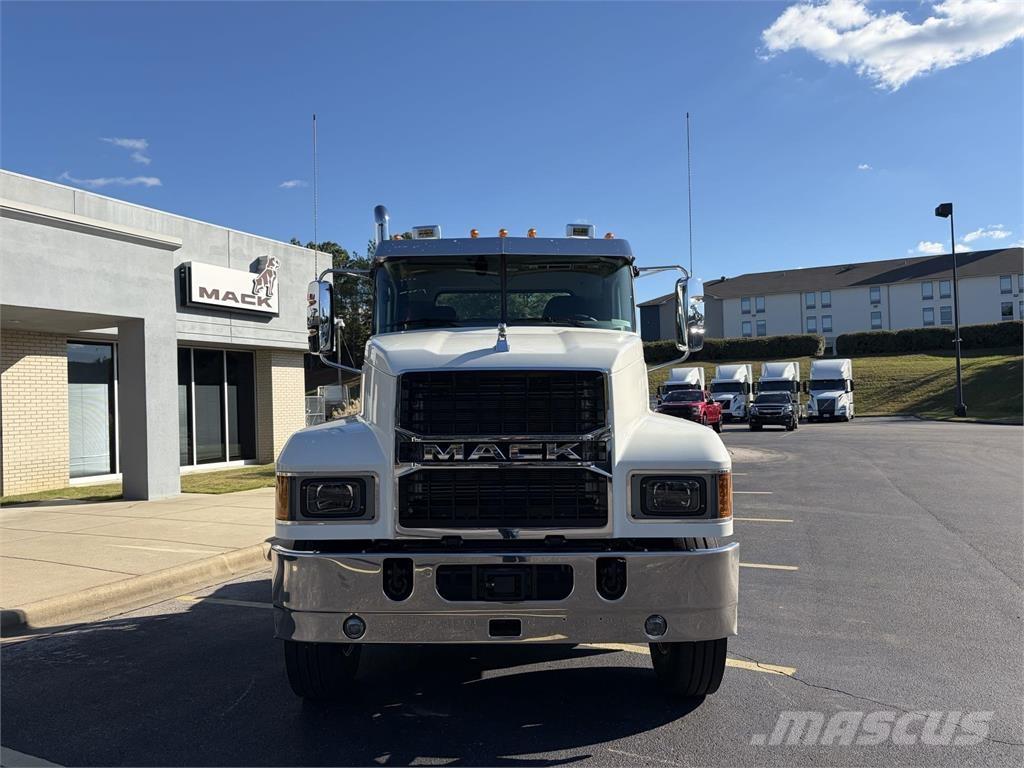 Mack PI64T Autotractoare