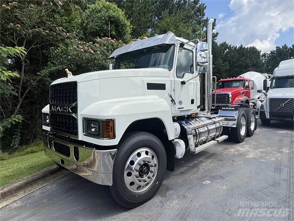 Mack PI64T Autotractoare