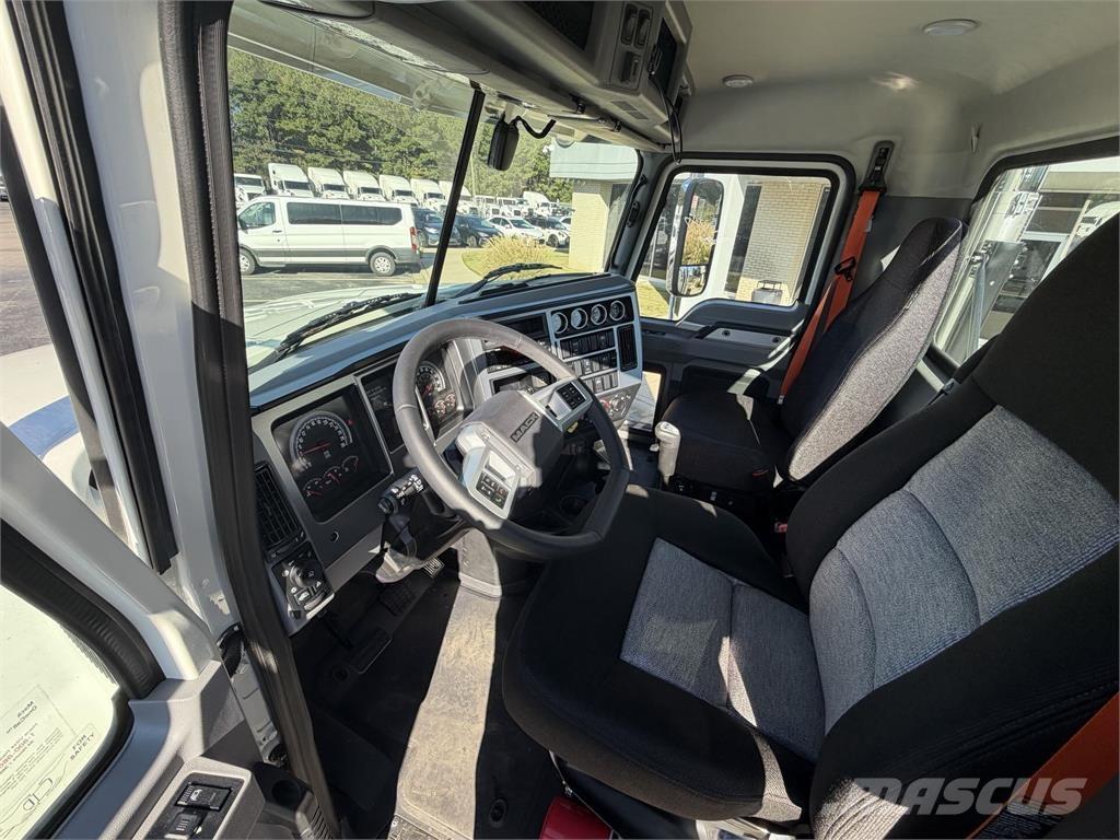 Mack PI64T Autotractoare