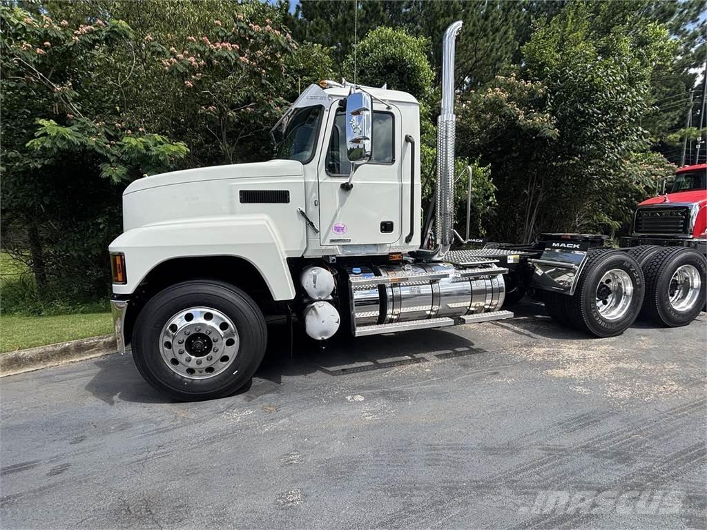 Mack PI64T Autotractoare