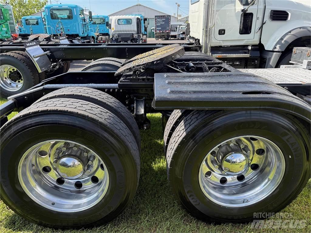 Mack PI64T Autotractoare