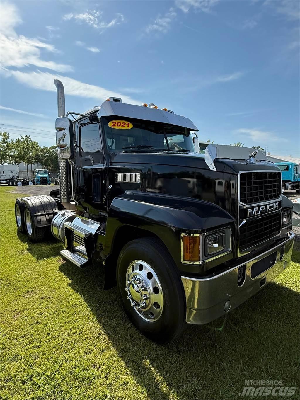 Mack PI64T Autotractoare