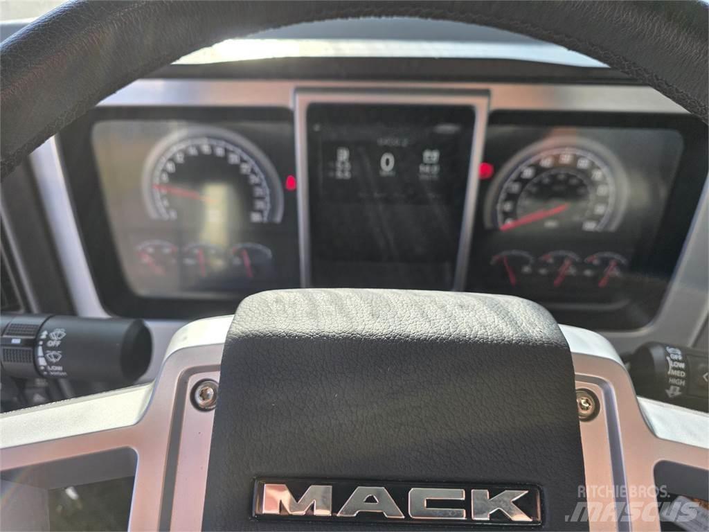 Mack PI64T Autotractoare