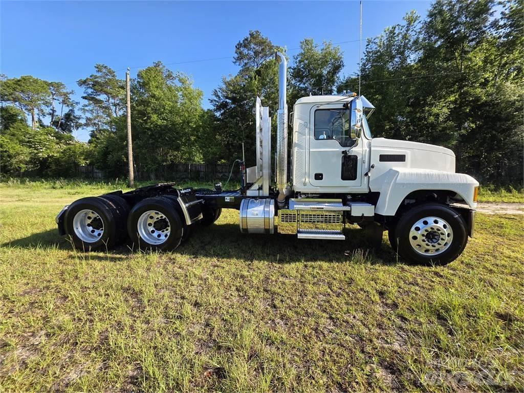 Mack PI64T Autotractoare