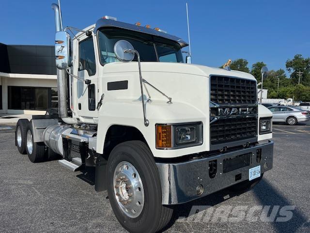 Mack PI64T Autotractoare