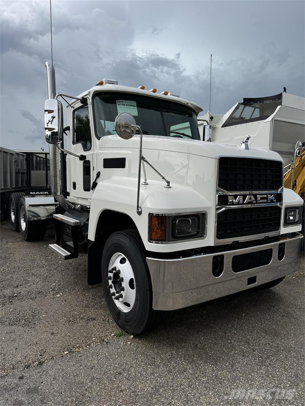 Mack PI64T Autotractoare