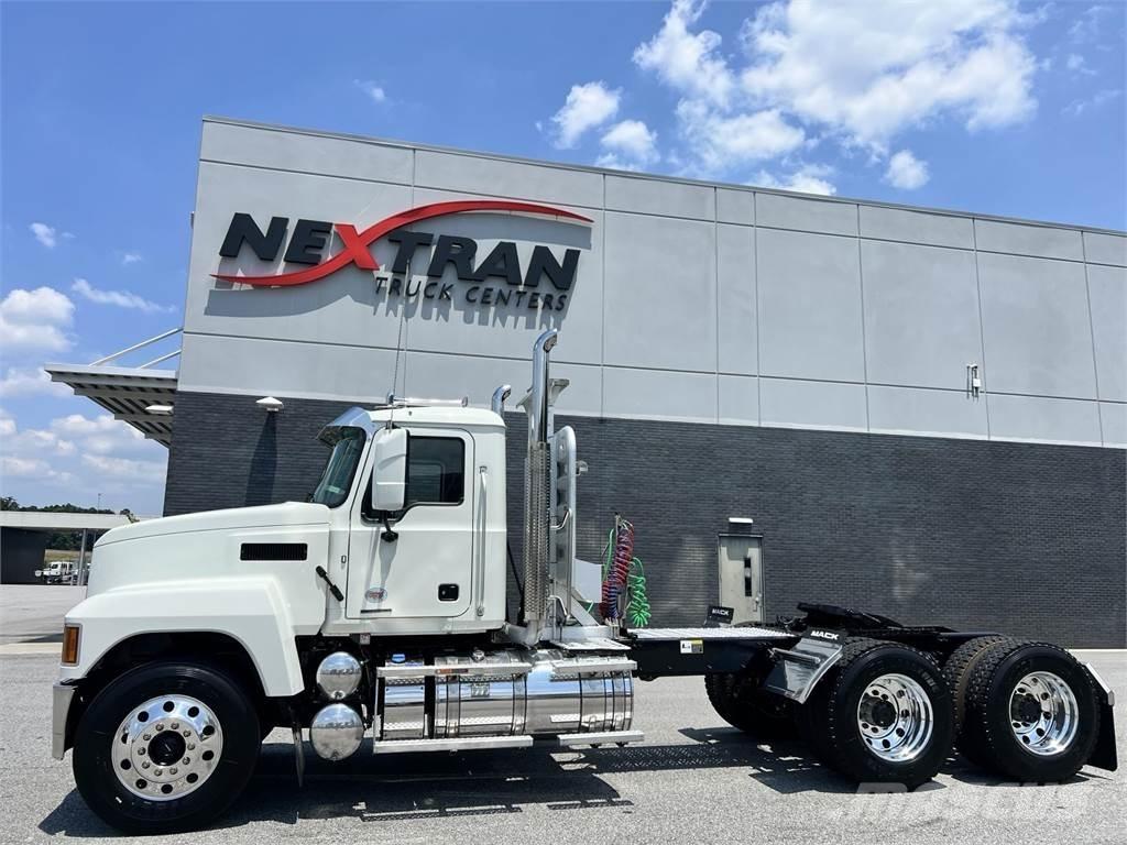 Mack PI64T Autotractoare