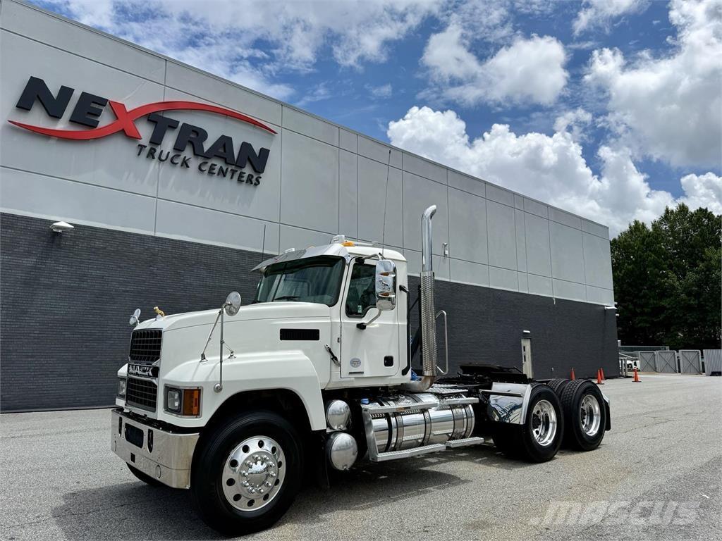 Mack PI64T Autotractoare