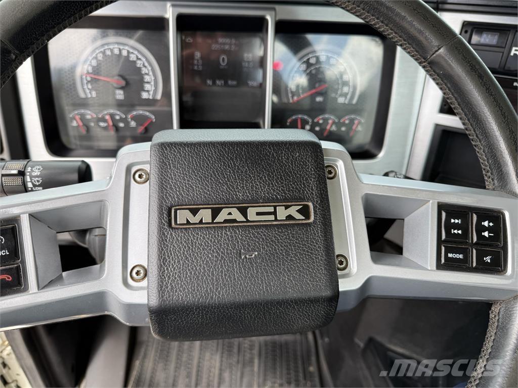 Mack PI64T Autotractoare