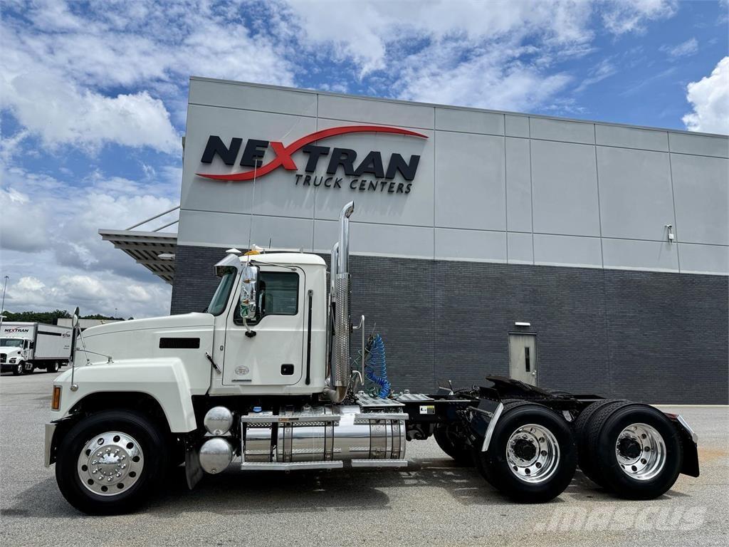 Mack PI64T Autotractoare