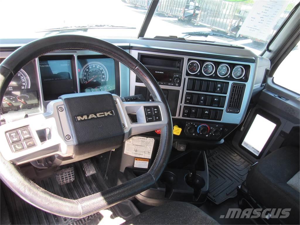 Mack PI64T Autotractoare