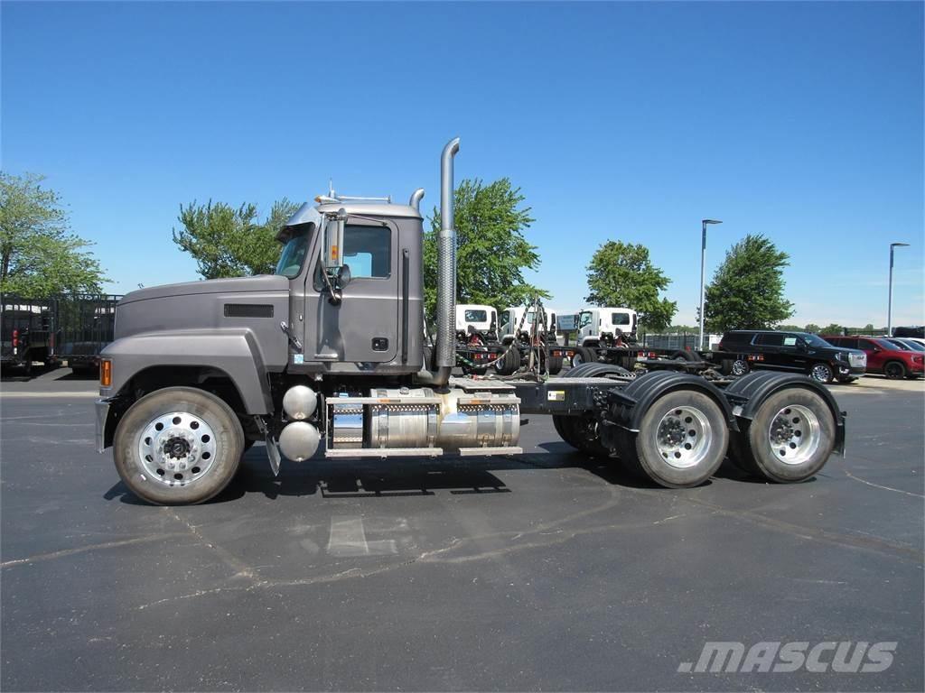 Mack PI64T Autotractoare