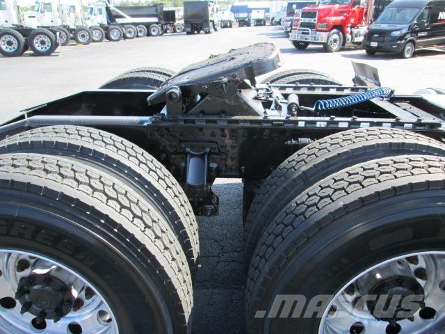 Mack PI64T Autotractoare