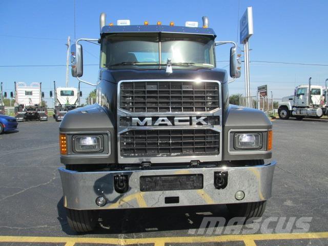 Mack PI64T Autotractoare