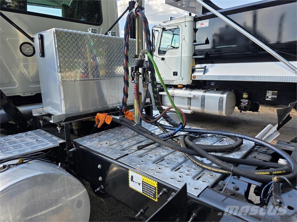 Mack PI64T Autotractoare