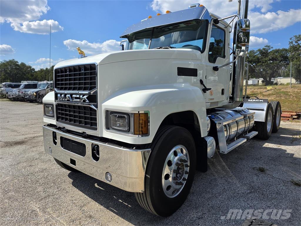 Mack PI64T Autotractoare