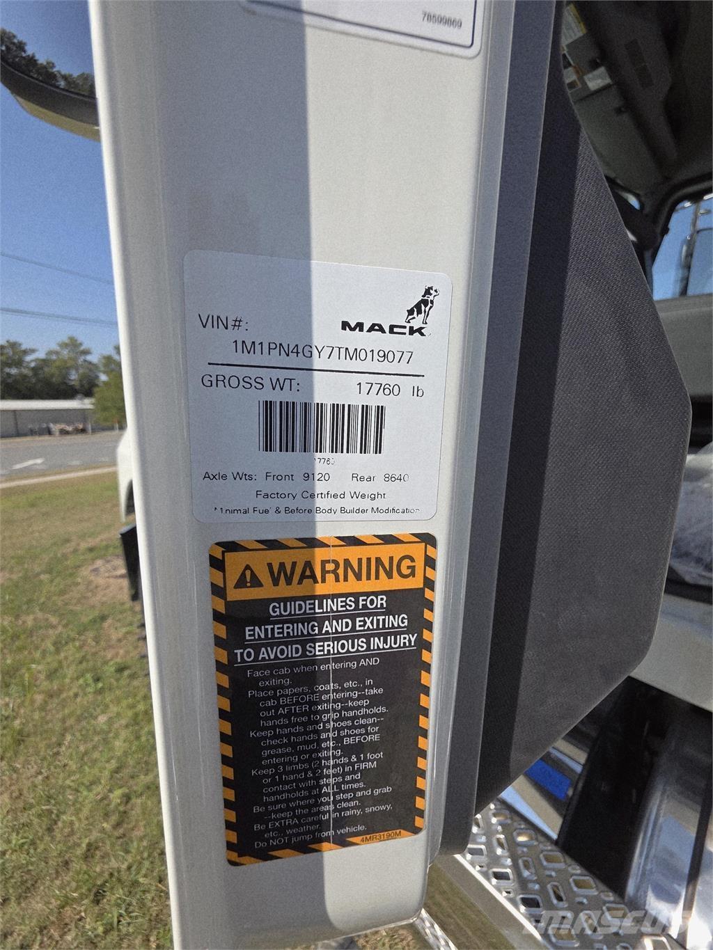 Mack PI64T Autotractoare