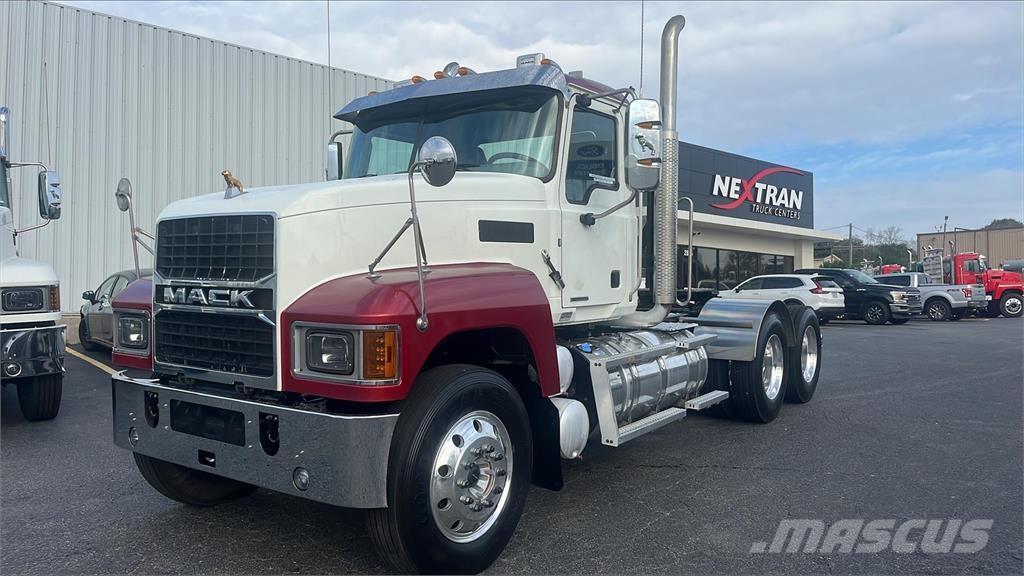 Mack PI64T Autotractoare