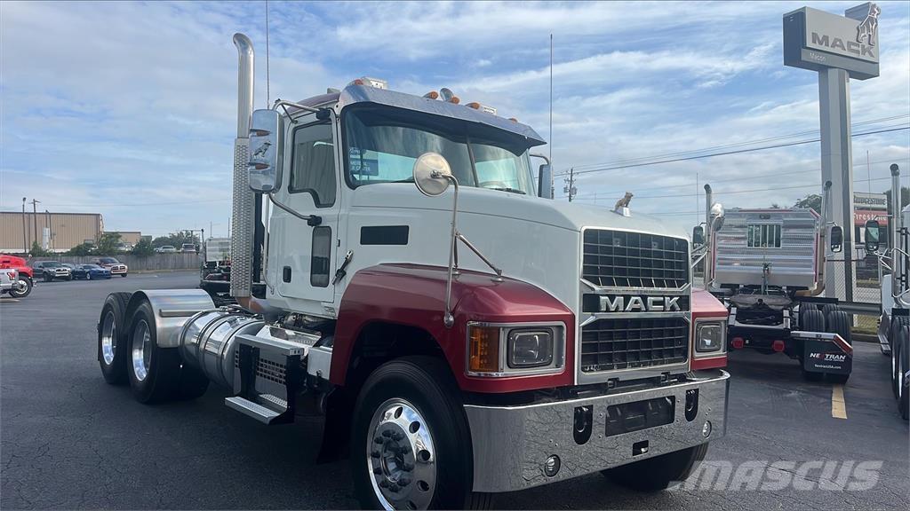Mack PI64T Autotractoare