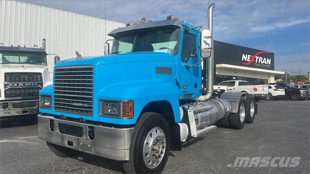Mack PI64T Autotractoare