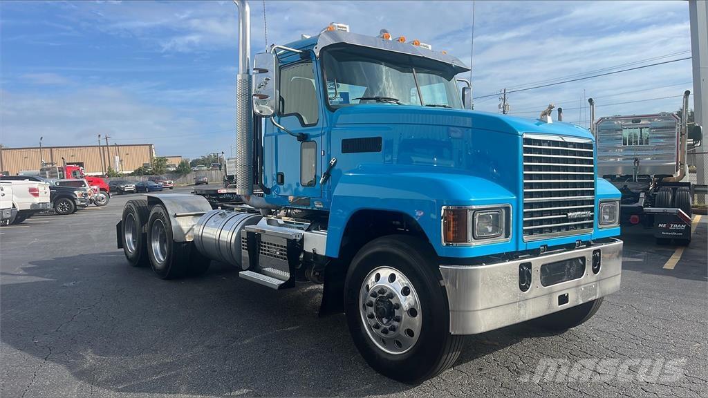 Mack PI64T Autotractoare