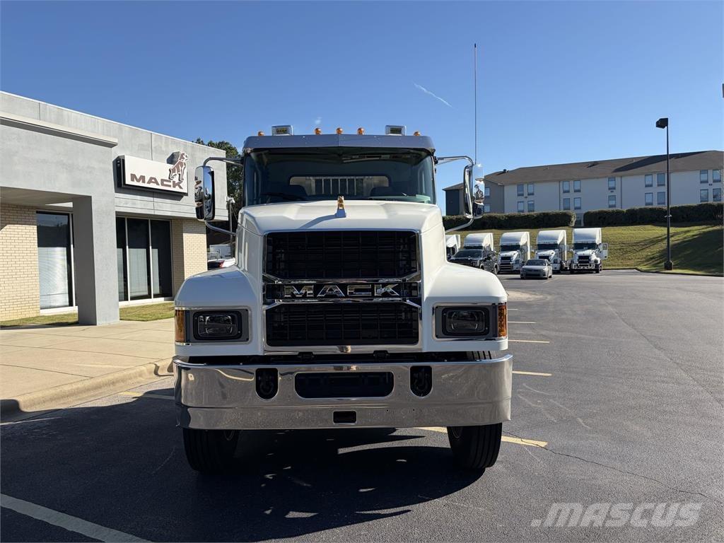 Mack PI64T Autotractoare