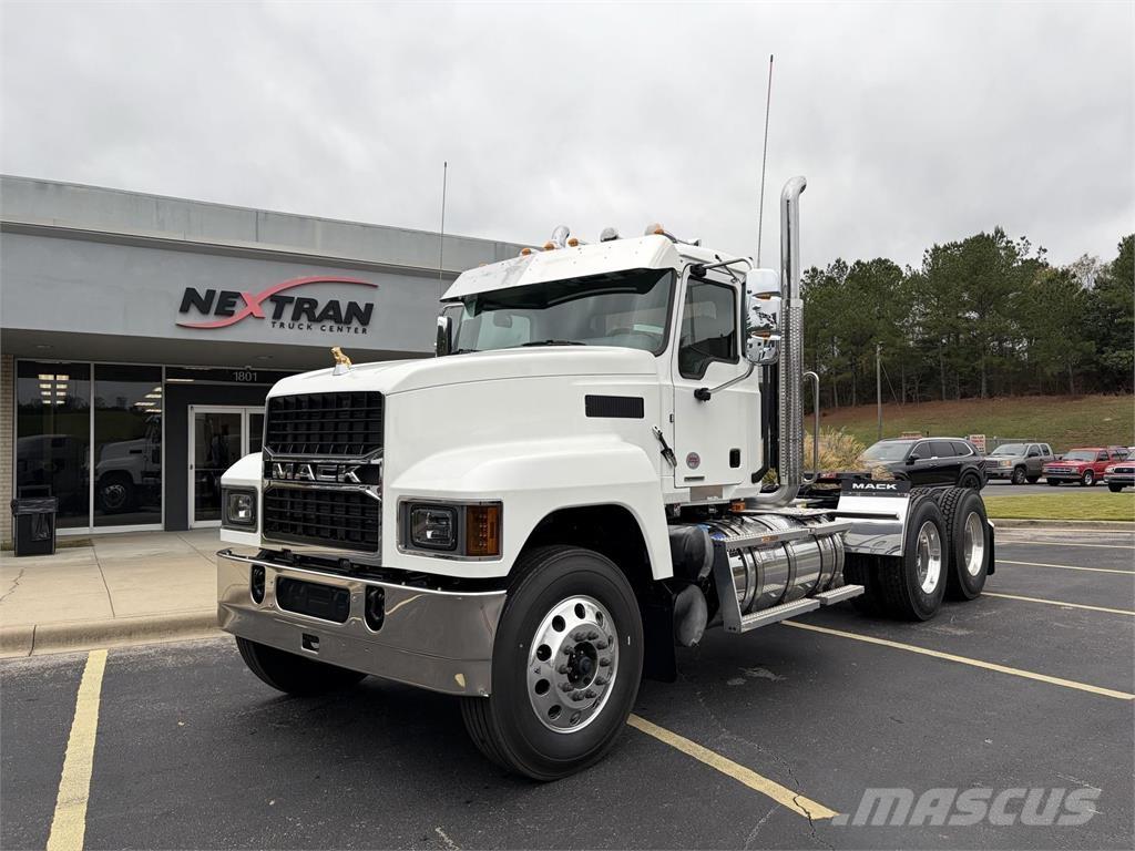 Mack PI64T Autotractoare