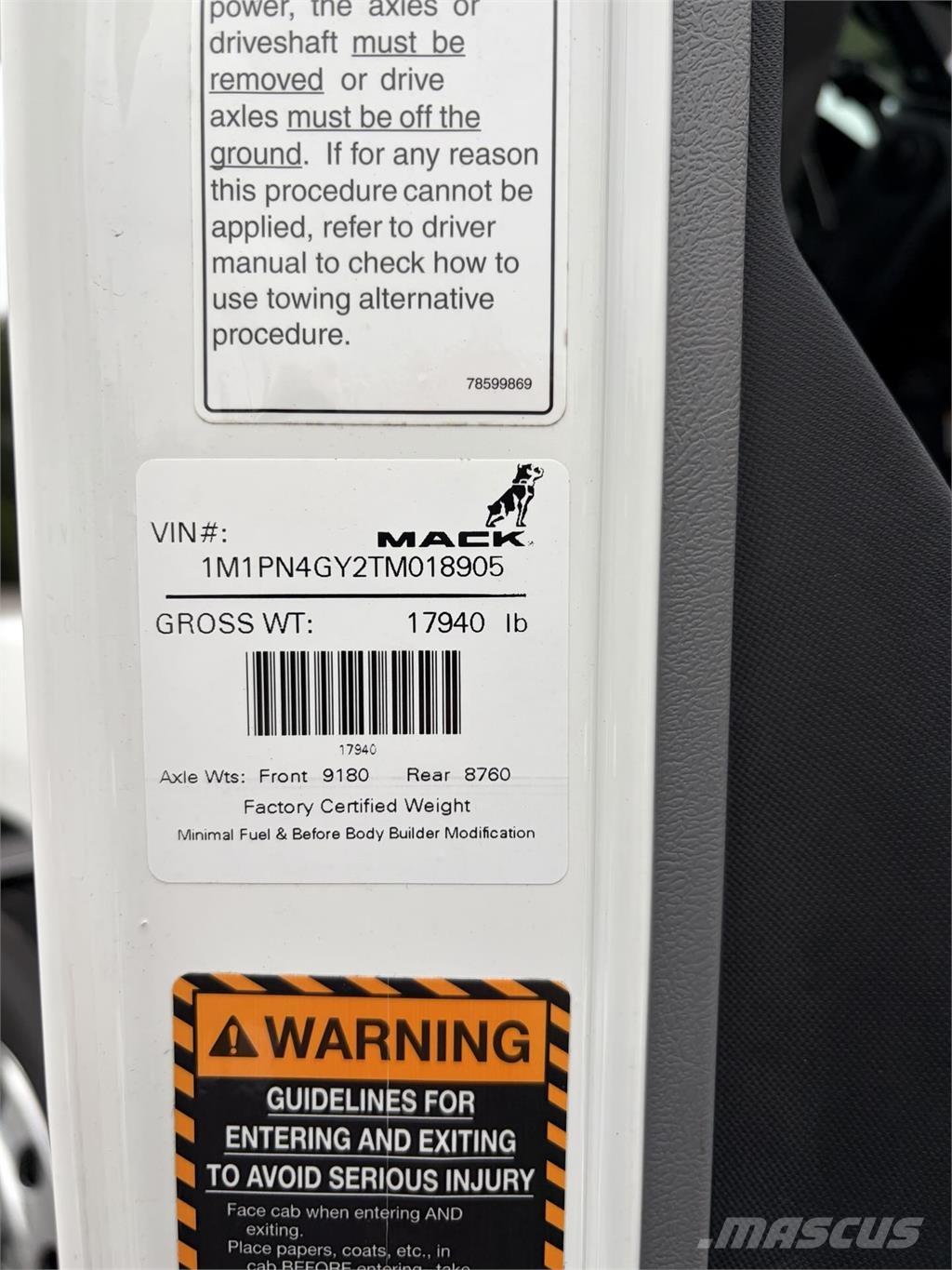 Mack PI64T Autotractoare