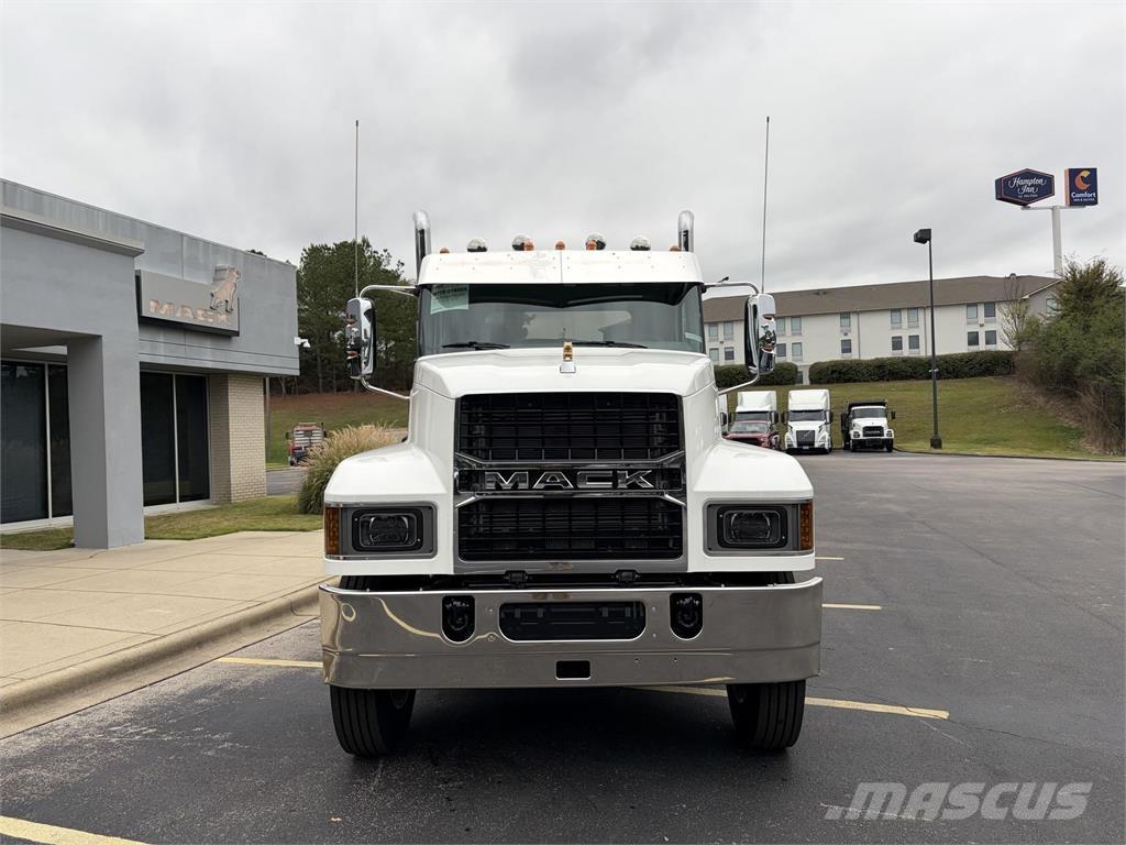 Mack PI64T Autotractoare