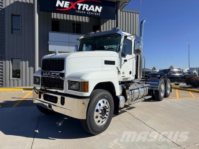 Mack PI64T Autotractoare