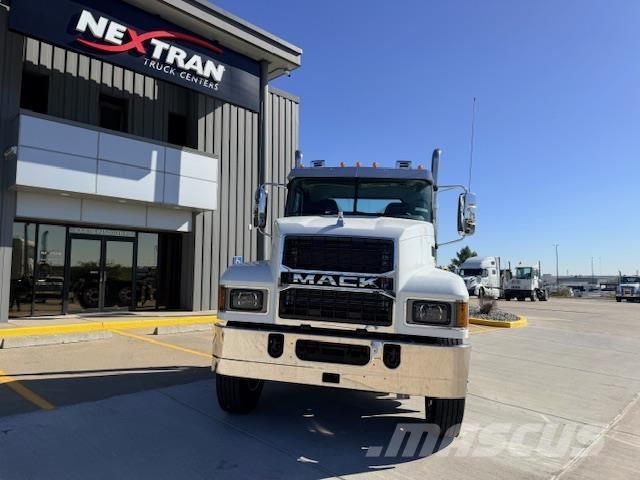 Mack PI64T Autotractoare