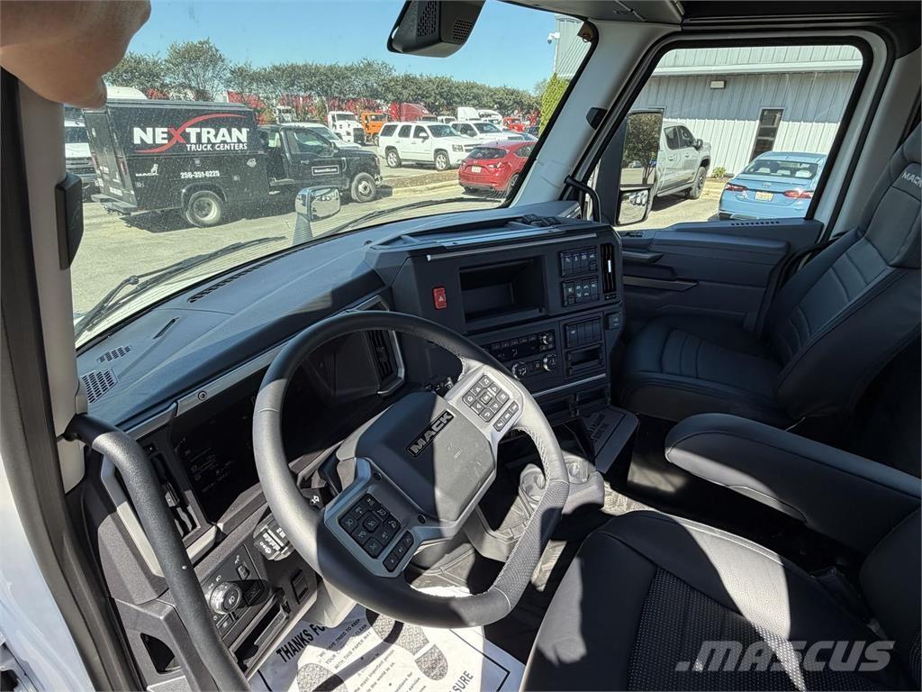 Mack PR64T Autotractoare