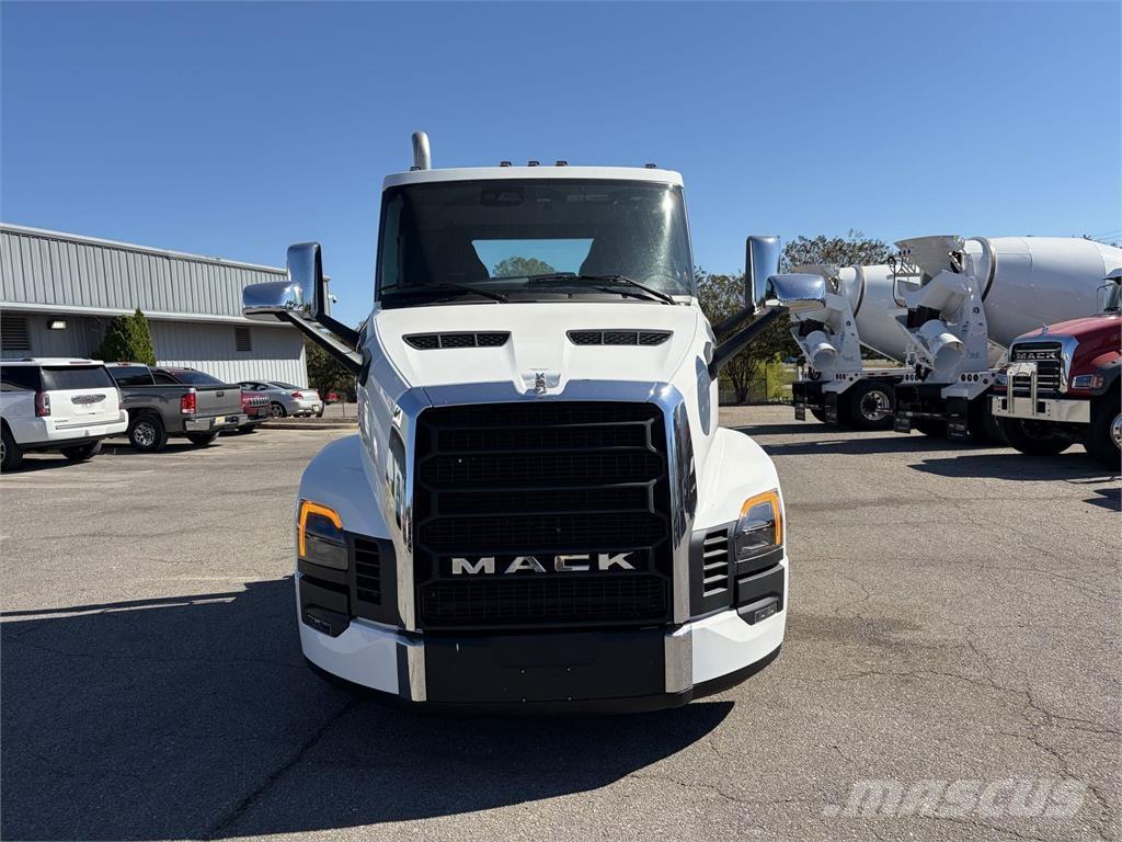 Mack PR64T Autotractoare