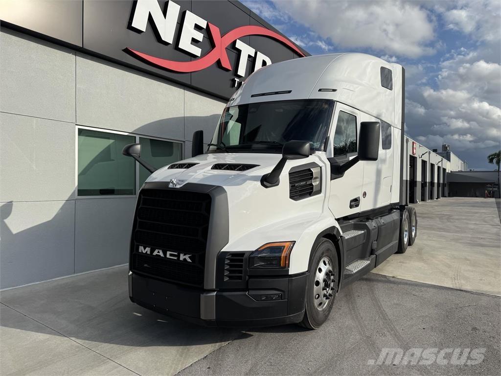 Mack PR64T Autotractoare